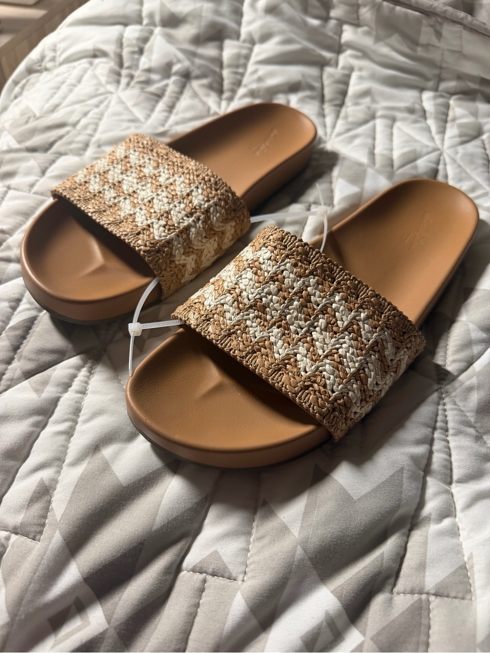 Universal Thread Women’s Woven Strap Slide Sandals Size 9